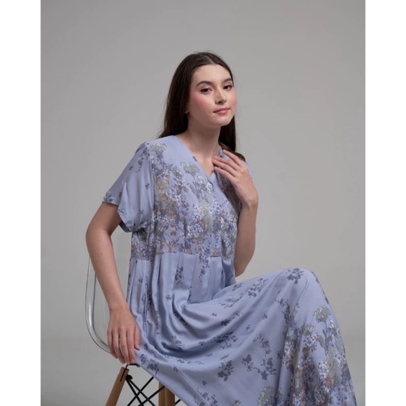 Flowery Dress with Pocket and Buttons, Tropical Design - Picture 4 of 11